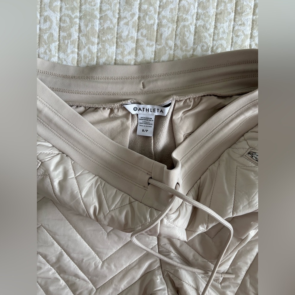 Athleta Apres Ski Down Solstice Quilted Jogger Pants in Abalone Grey | Size 8 - Picture 10 of 16